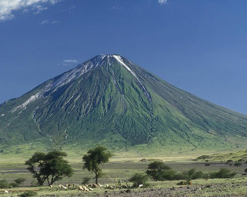 Mount_Oldonyo_Lengai_08