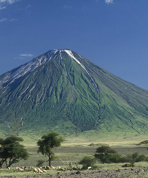 Mount_Oldonyo_Lengai_08